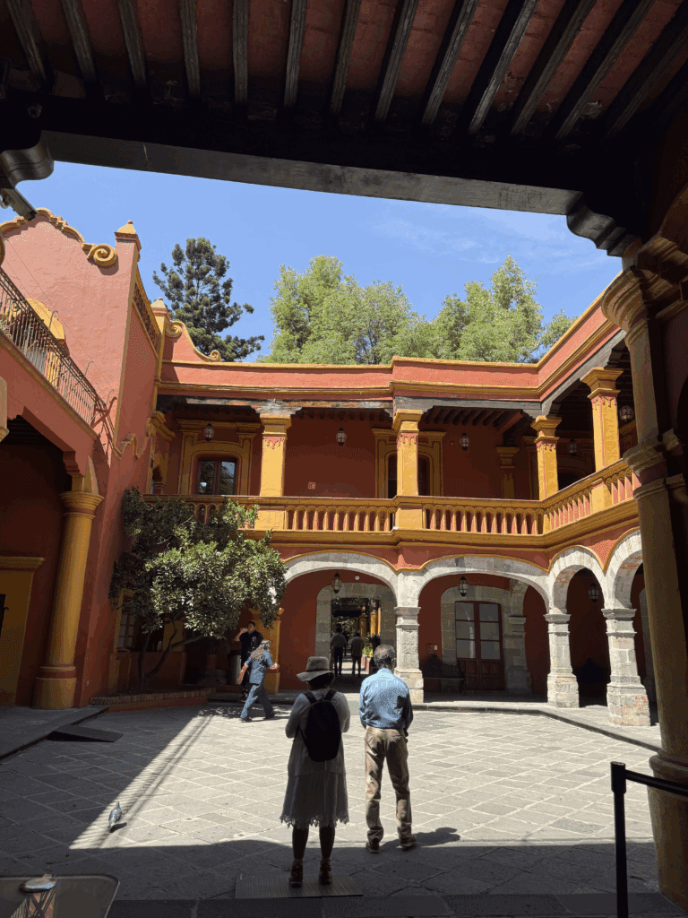 Entrance to Fonoteca Naćional